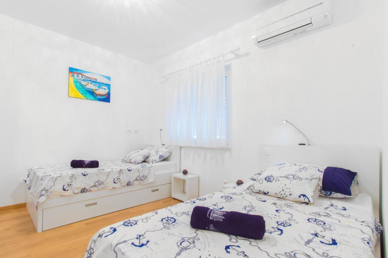 Apartment Royal فوديس الغرفة الصورة