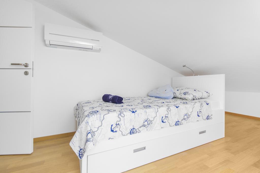 Apartment Royal فوديس الغرفة الصورة