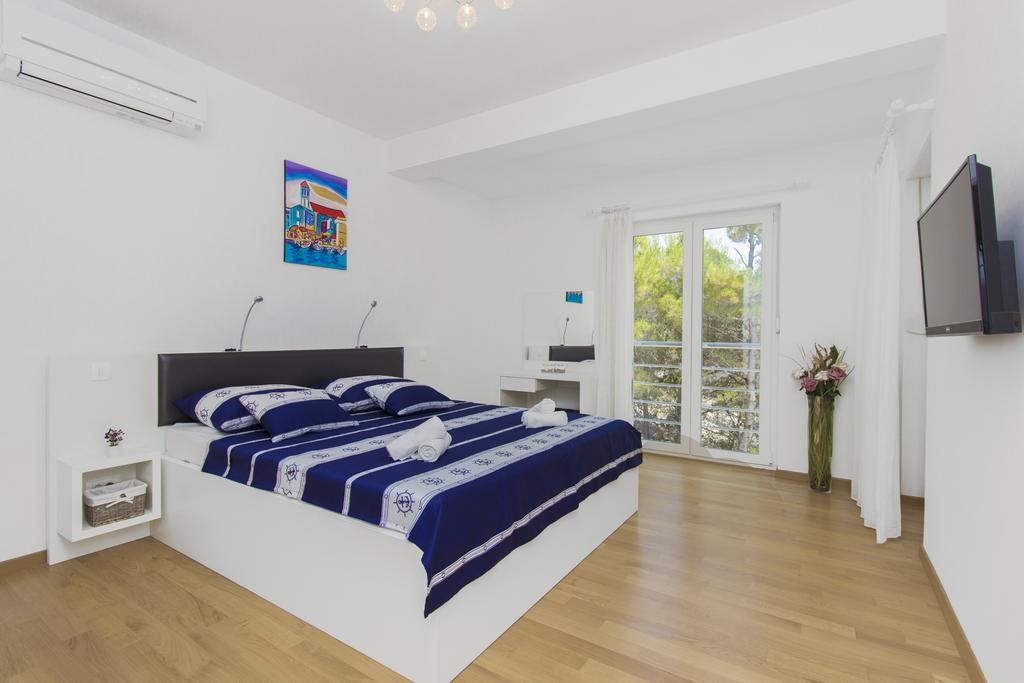 Apartment Royal فوديس الغرفة الصورة