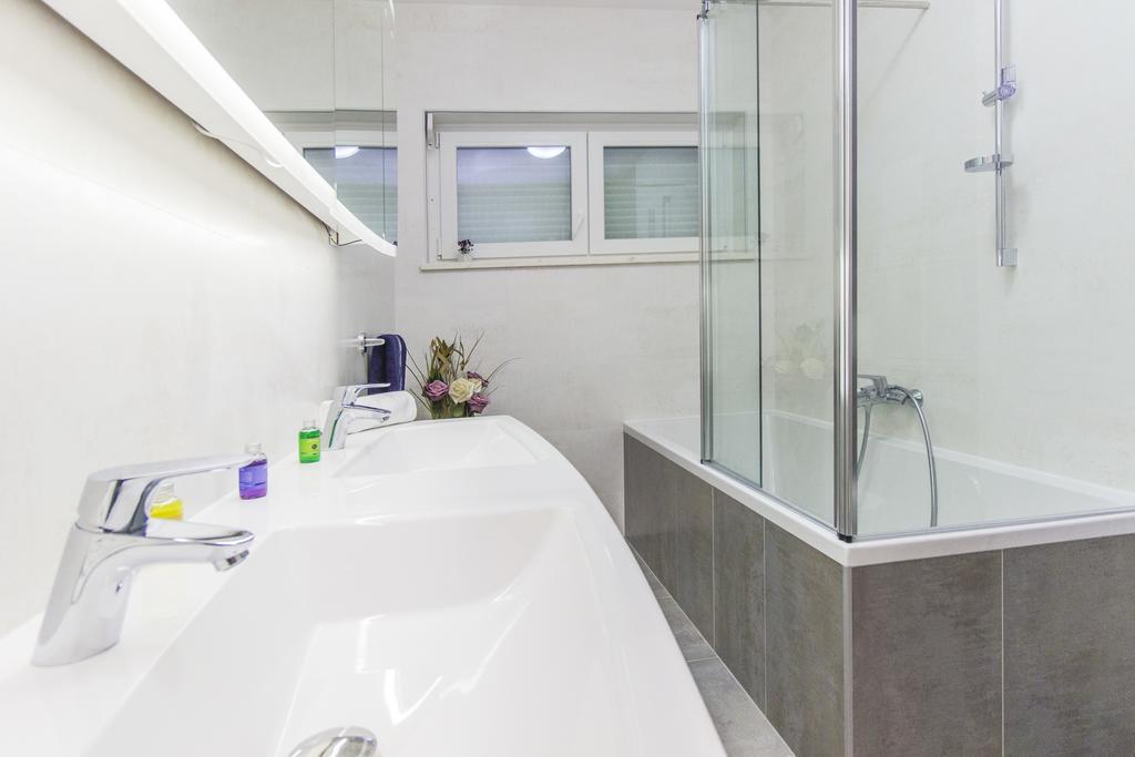 Apartment Royal فوديس الغرفة الصورة